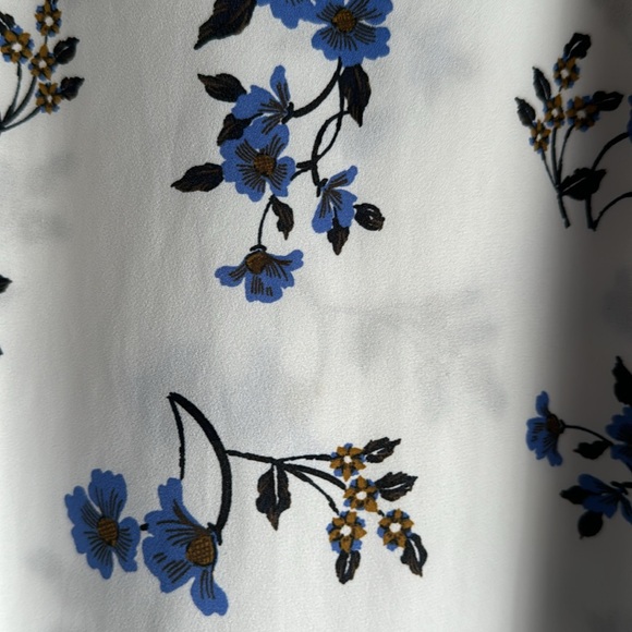 Ann Taylor Factory White Floral Flowy Top - Picture 2 of 6